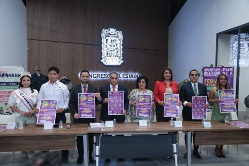 Autoridades de San Miguel Xoxtla presentan cartel oficial de la 33&ordf; Feria de la Chamarra en el Congreso del Estado