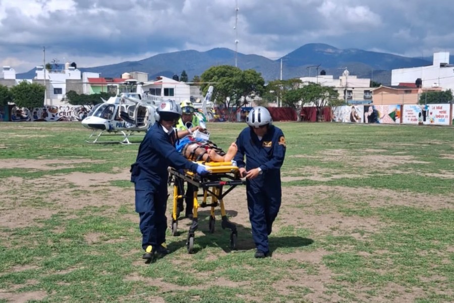 Con traslado médico aéreo de Acatlán a Tehuacán, gobierno estatal asegura atención oportuna