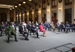 Acude Barbosa a la firma del Acuerdo Nacional por la Democracia