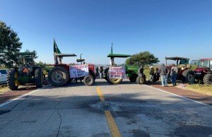 Van 3 días de bloqueos en la autopista Siglo XXI; campesinos de Puebla y Morelos exigen precios justos