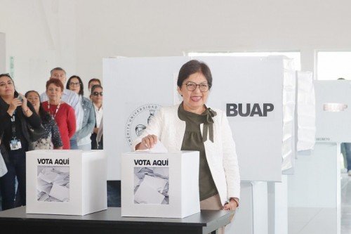 Arrasa Lilia Cedillo y gana reelecci&oacute;n en la Rector&iacute;a de la BUAP