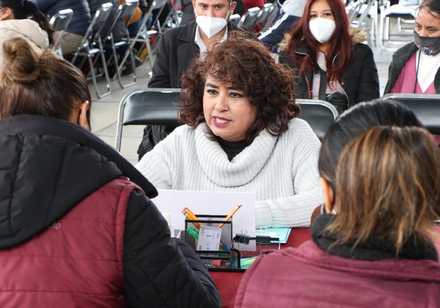 Gestiona SEP apoyo a preescolar que no recibe mobiliario desde hace 35 años