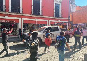 Reportan establa a funcionario agredido por vendedores