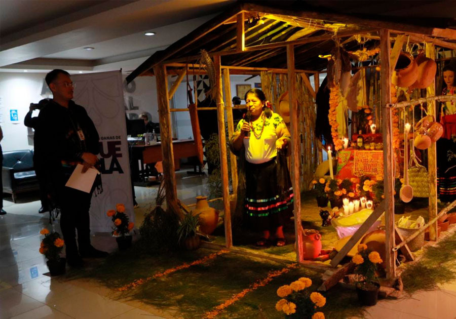 Con ofrenda, promueve Segob cultura y tradiciones de pueblos originarios