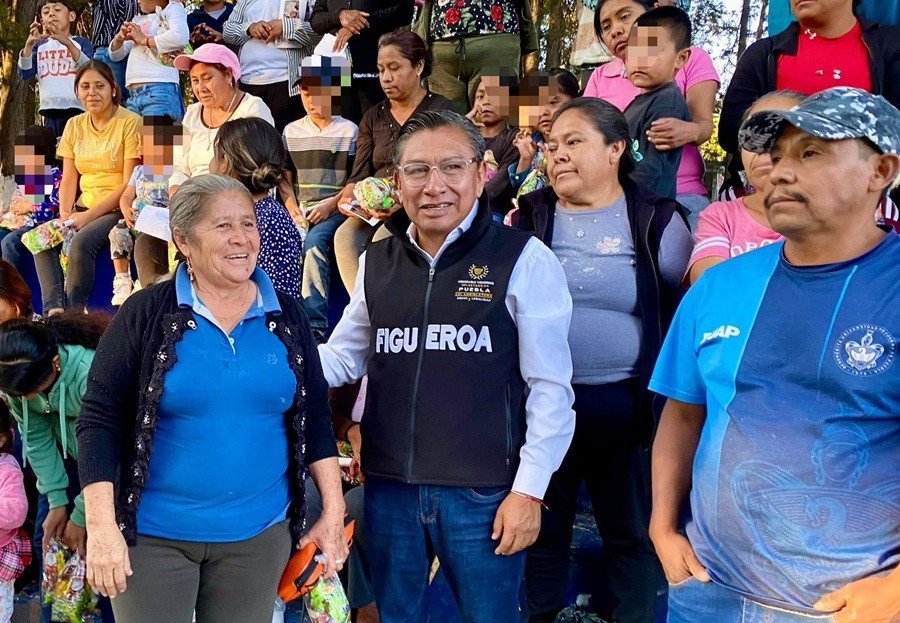 Diputado Jos&eacute; Luis Figueroa atiende peticiones ciudadanas