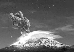 Ante caída de ceniza sigue monitoreo del Popocatépetl