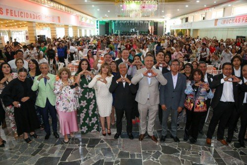 Gobierno del Estado reconoce la labor de educadoras poblanas