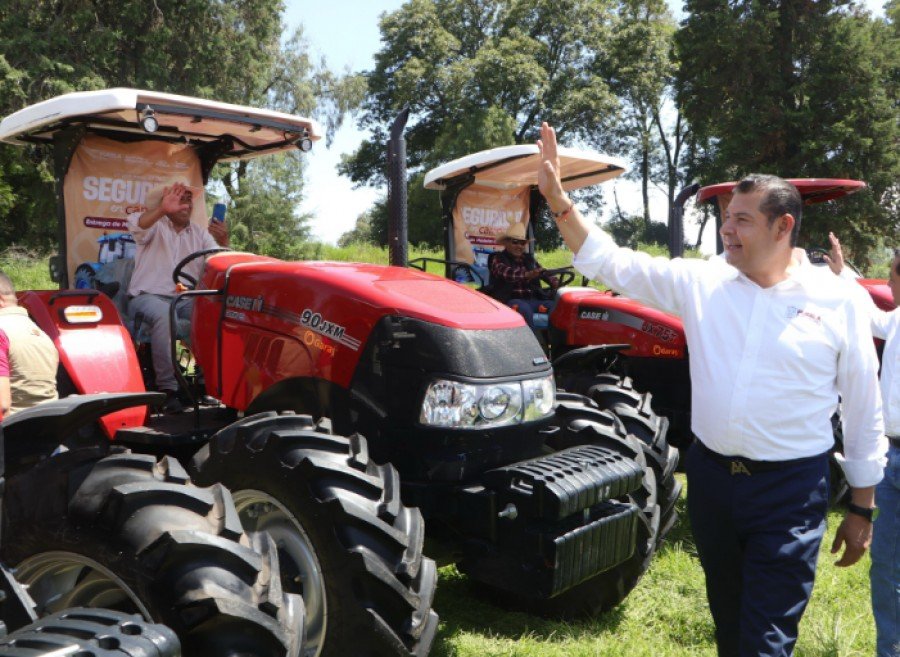 Alejandro Armenta impulsa desarrollo con obras comunitarias y módulos agrícolas estatales