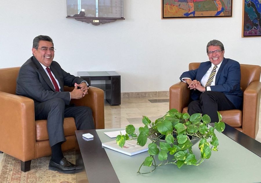 Se reúnen Sergio Salomón y Ricardo Monreal