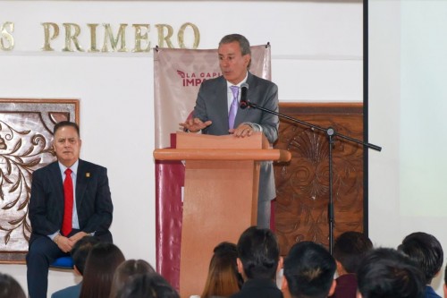 Pepe Chedraui impulsa el talento juvenil con el 2&deg; Concurso de Oratoria &ldquo;Imparables con Voz&rdquo;