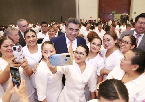 Enfermeras y enfermeros, fundamentales en desarrollo de Puebla: Sergio Salomón