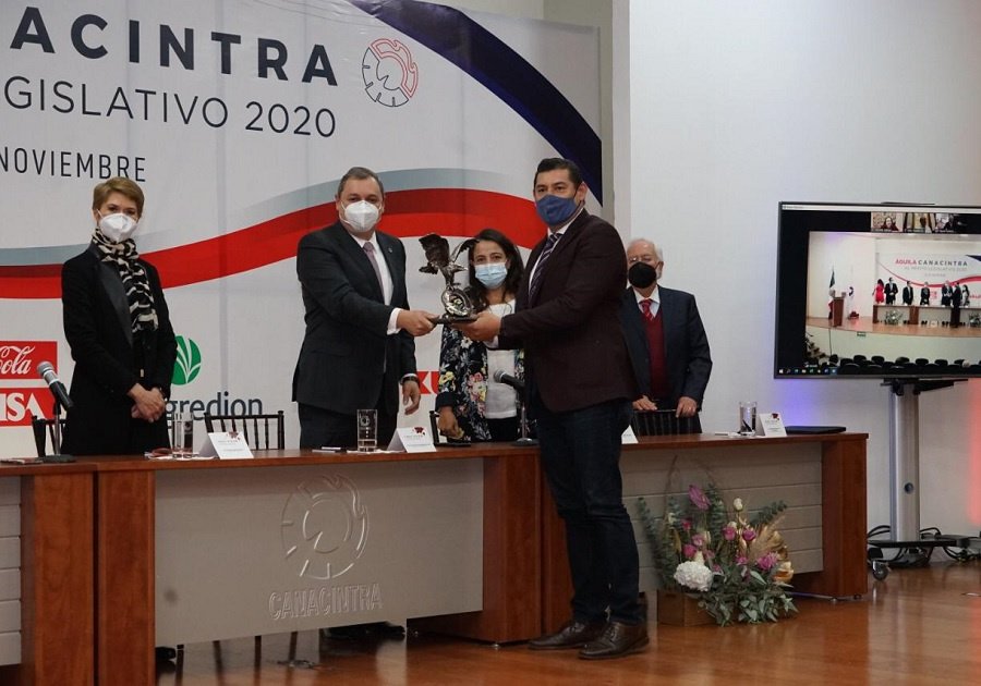 Honra Canacintra a Alejandro Armenta por su labor en el Senado
