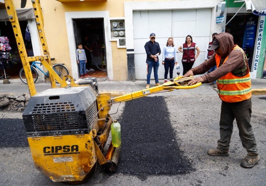 San Pedro Cholula avanza en el programa de bacheo municipal