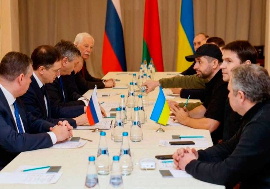 Cierra primer d&iacute;a de di&aacute;logo entre Rusia y Ucrania; ma&ntilde;ana habr&aacute; nueva reuni&oacute;n