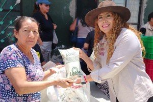 Delegada de Leche para el Bienestar, Paola Ruiz continúa recorriendo el municipio de Puebla