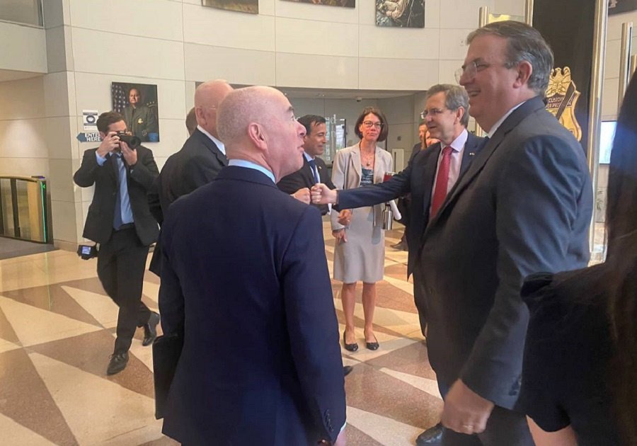 Alejandro Mayorkas y Marcelo Ebrard 