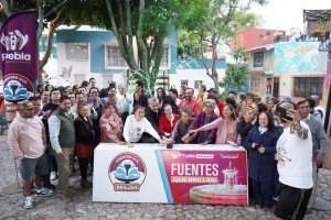 Gobierno de Pepe Chedraui realiza mantenimiento de fuente en el Parque del Barrio de Xanenetla