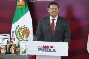 Armenta confirma investigaciones contra m&aacute;s alcaldes de Puebla