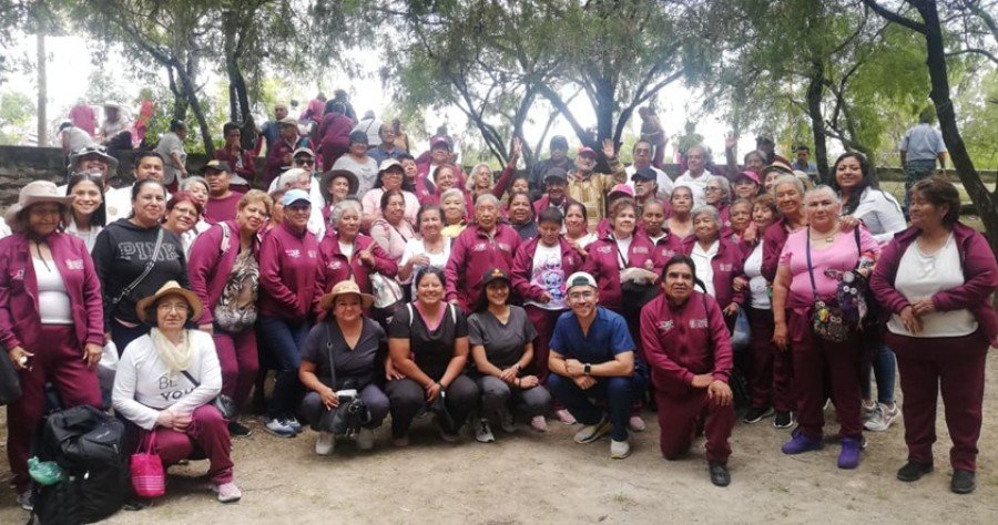 SMDIF Cuautlancingo lleva a Africam Safari a adultos mayores