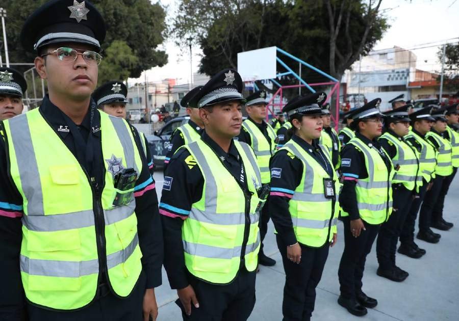 Equipan con cámaras corporales a policías municipales de Puebla