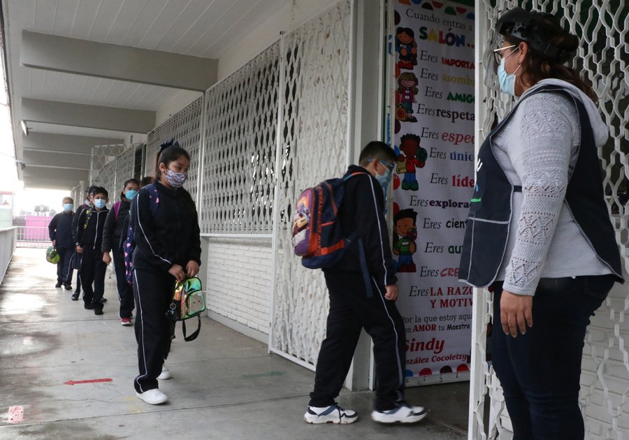 Tras inoculación, clases presenciales escalonadas reinician el 17 de enero: SEP