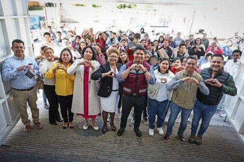 Omar Muñoz y Tere Alfaro entregan insumos alimentarios a instituciones educativas