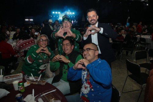Gobierno de Puebla fortalece la uni&oacute;n familiar con cenas navide&ntilde;as