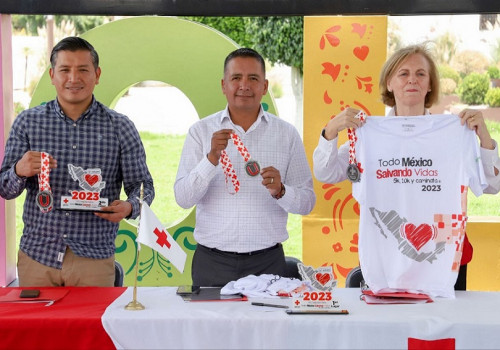 Presenta Ayuntamiento de San Andrés Cholula y Cruz Roja la playera y medalla de la carrera “Todo México Salvando Vidas”   