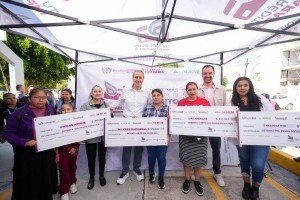 Entrega Pepe Chedraui cheques de &ldquo;Tu Cr&eacute;dito Imparable&rdquo; en el "D&iacute;a del Pueblo"