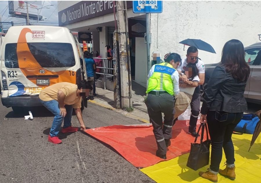 Choque entre pipa y transporte p&uacute;blico deja 20 heridos