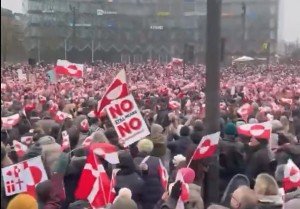 Miles protestan en Groenlandia contra Donald Trump y rechazan cualquier intento de anexi&oacute;n