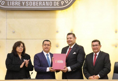 Armenta acudi&oacute; ante el Congreso del Estado para entregar su Primer Informe de Gobierno