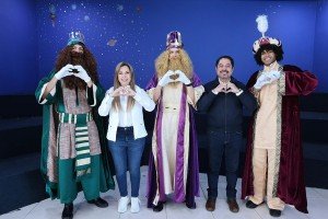 Reyes Magos llenan de alegr&iacute;a las casas de asistencia del SEDIF