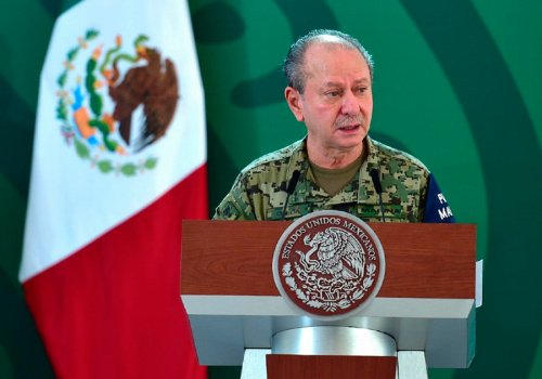 Se disculpa con jueces el secretario de Marina