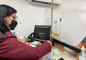 Vuelven empleados de Gobierno a las  oficinas