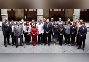 Participa Barbosa en reunión con gobernadores y dirigentes morenistas