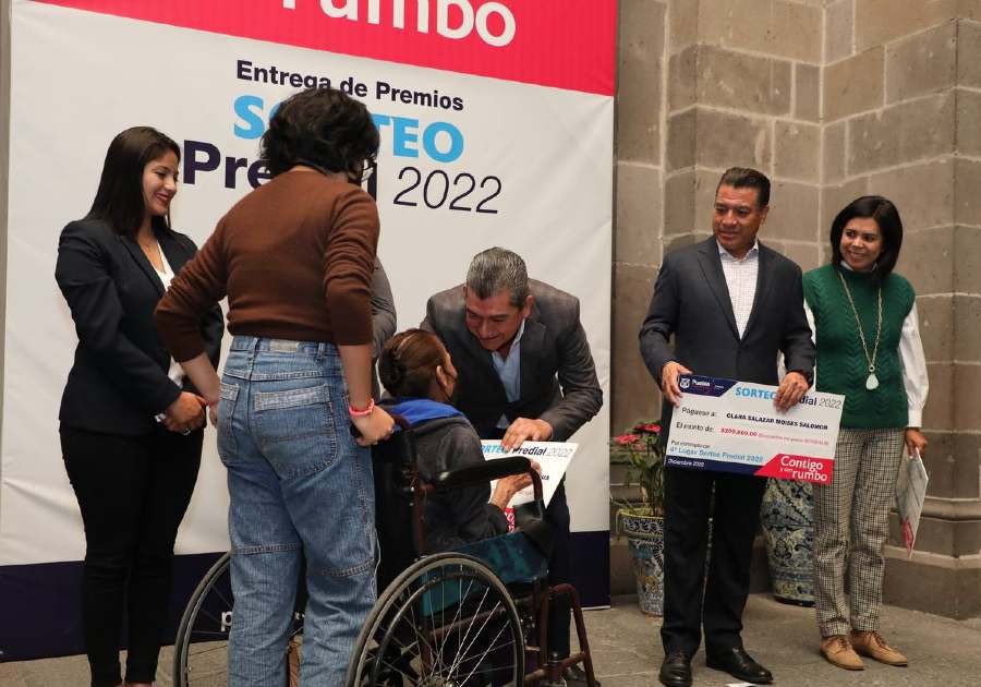 Entregan premios a ganadores del Sorteo Predial 2022