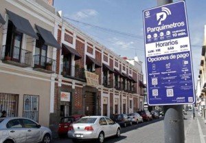 Proceder&aacute;n contra franeleros por cobro en parqu&iacute;metros