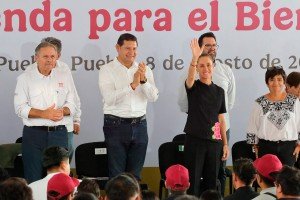 Sheinbaum entrega viviendas y liquida adeudos en Puebla