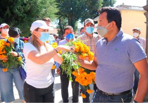 Recorre Paola Angon los panteones de San Pedro Cholula