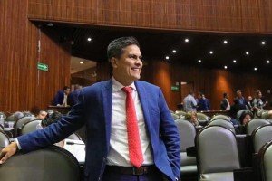 Que la democracia cueste menos y represente m&aacute;s: P&aacute;vel Jarero