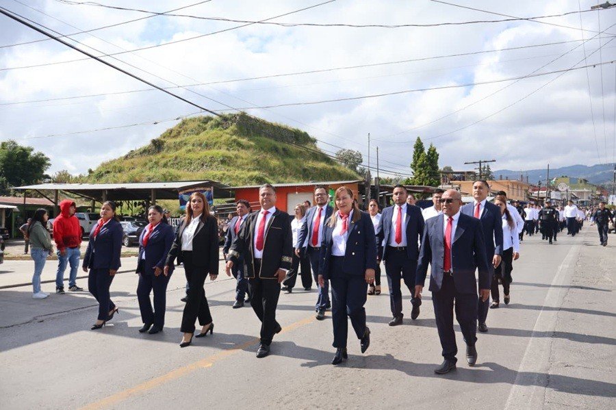 Xiutetelco se viste de orgullo: Desfile Cívico conmemorativo a los 215 años de Independencia
