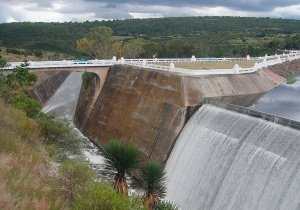 Alertan riesgo de desbordamiento de presa Ávila Camacho
