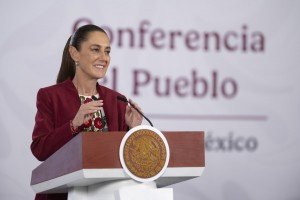 Llega Sheinbaum a Puebla con aval nacional de m&aacute;s de 70%