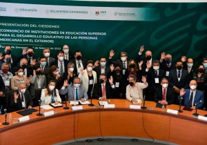 Buscan crear programas educativos para mexicanos en EU