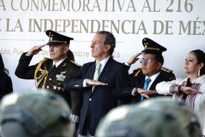 Asiste Pepe Chedraui al desfile c&iacute;vico-militar por el 216 aniversario de la Independencia