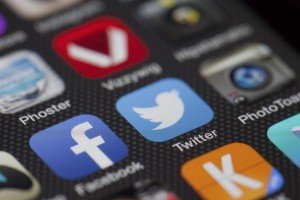 Francia proh&iacute;be redes sociales a menores de 15 a&ntilde;os