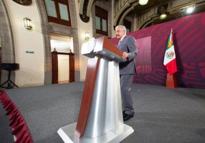 Califica AMLO a Xóchitl Gálvez como la candidata presidencial de la ‘mafia del poder’