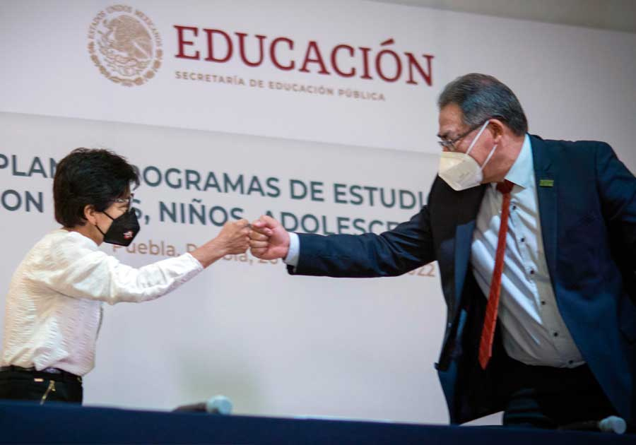 Participan niños y niñas en los cambios curriculares en educación básica de la BUAP