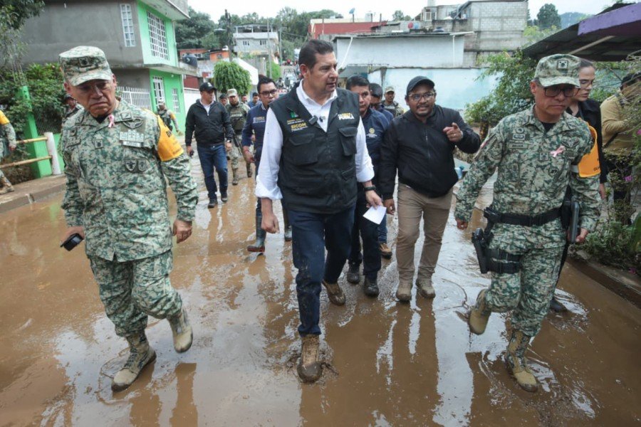 Autoridades de los tres órdenes de gobierno coordinan atención a afectados en la Sierra Norte